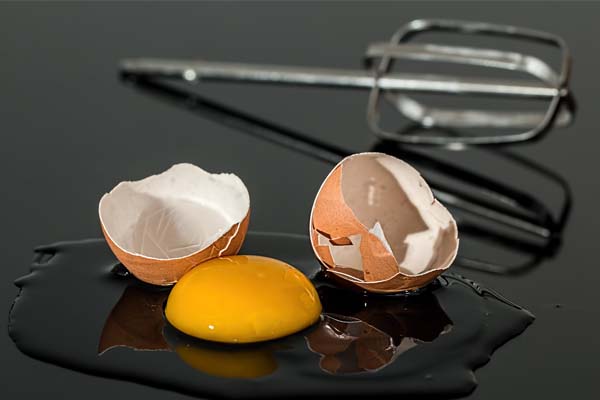 蛋迷思破解！蛋白、蛋黃哪個營養？膽固醇很高嗎？