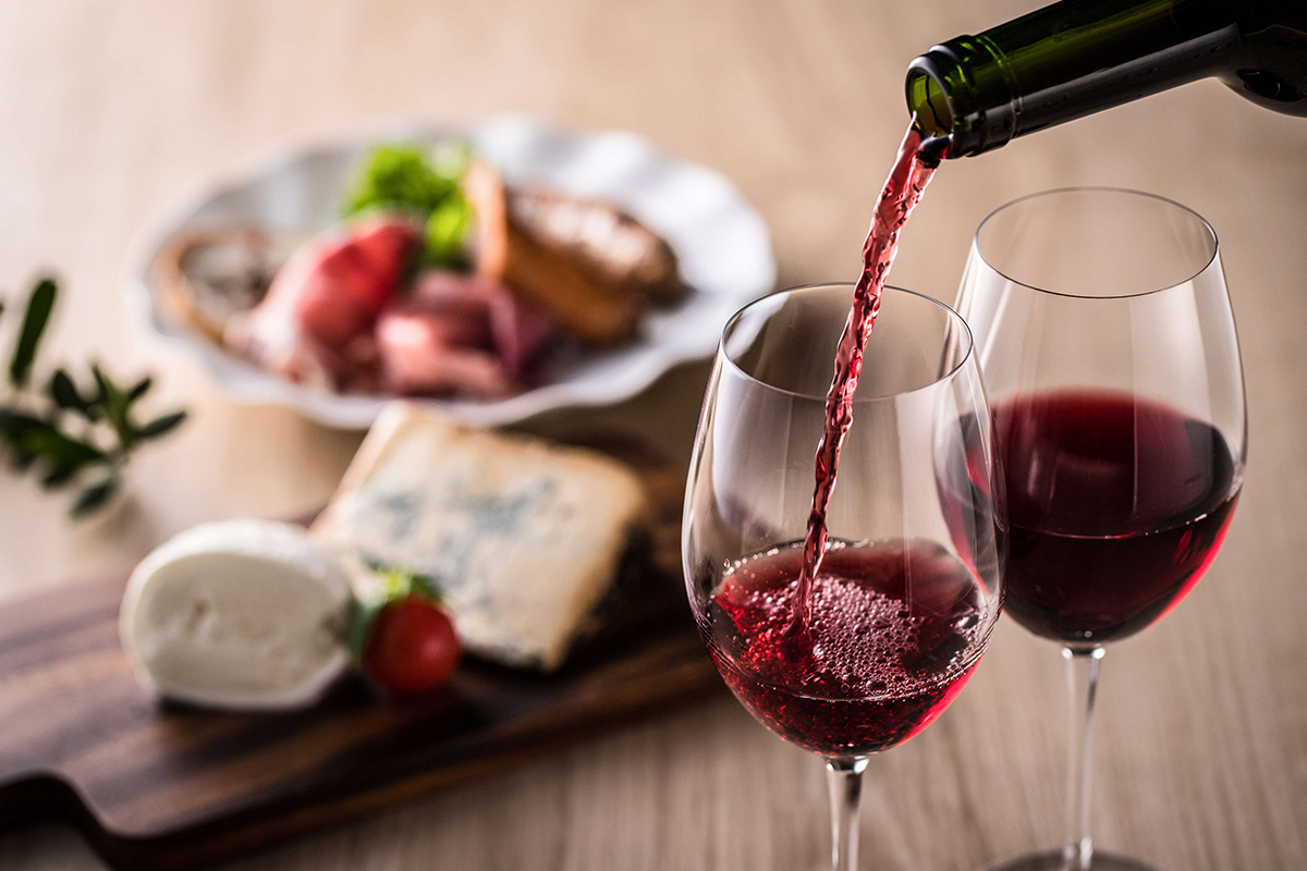 約會聚餐，搭哪種葡萄酒最對味？